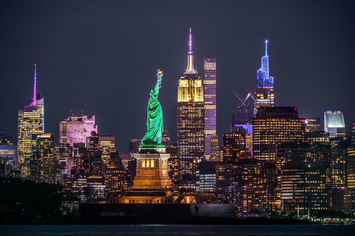 NYC at Night: 3-Hour Luxury Bus Tour of Top Highlights