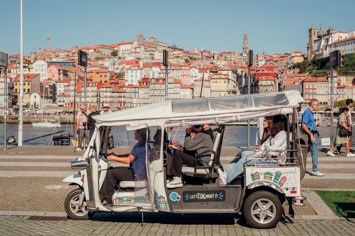 Porto: Private Sightseeing Tour by Electric Tuk Tuk