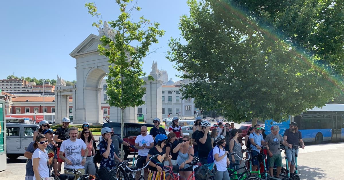 Madrid: Barrio Literario y Parque del Retiro Tour en Bicicleta Eléctrica