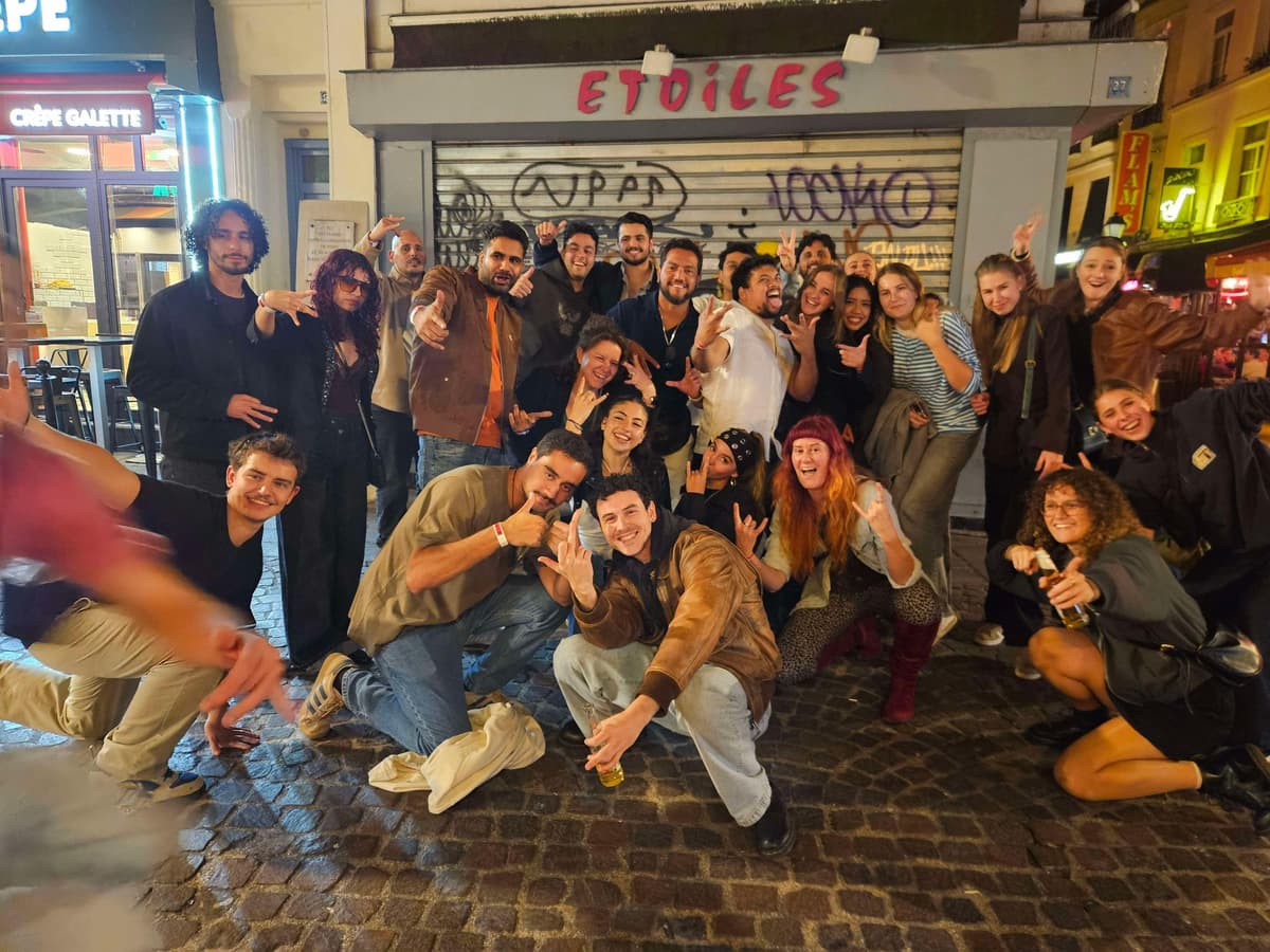 Paris: Pub Crawl with Shots and Nightclub Entry