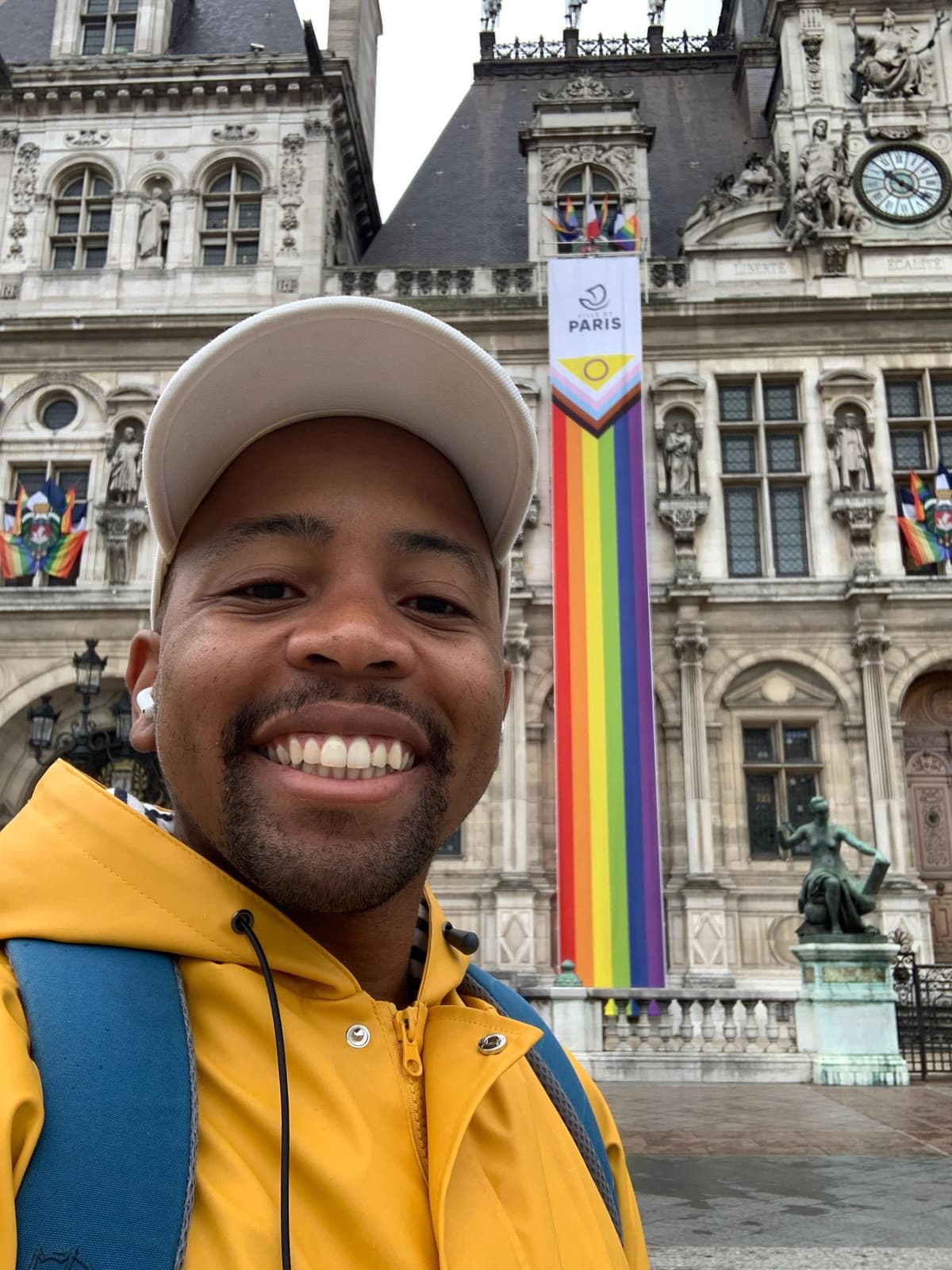 Paris: LGBTQ+ Tour in the Marais with Guide
