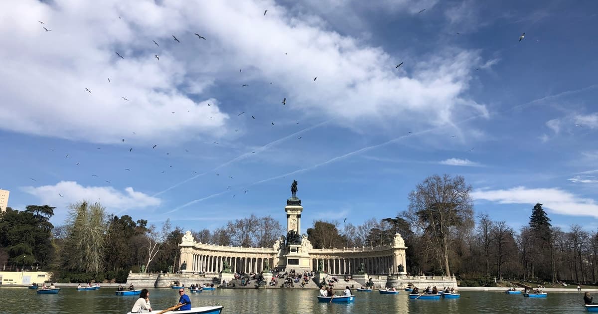 Madrid: Visita guiada a pie por la avenida del Prado y el parque del Retiro
